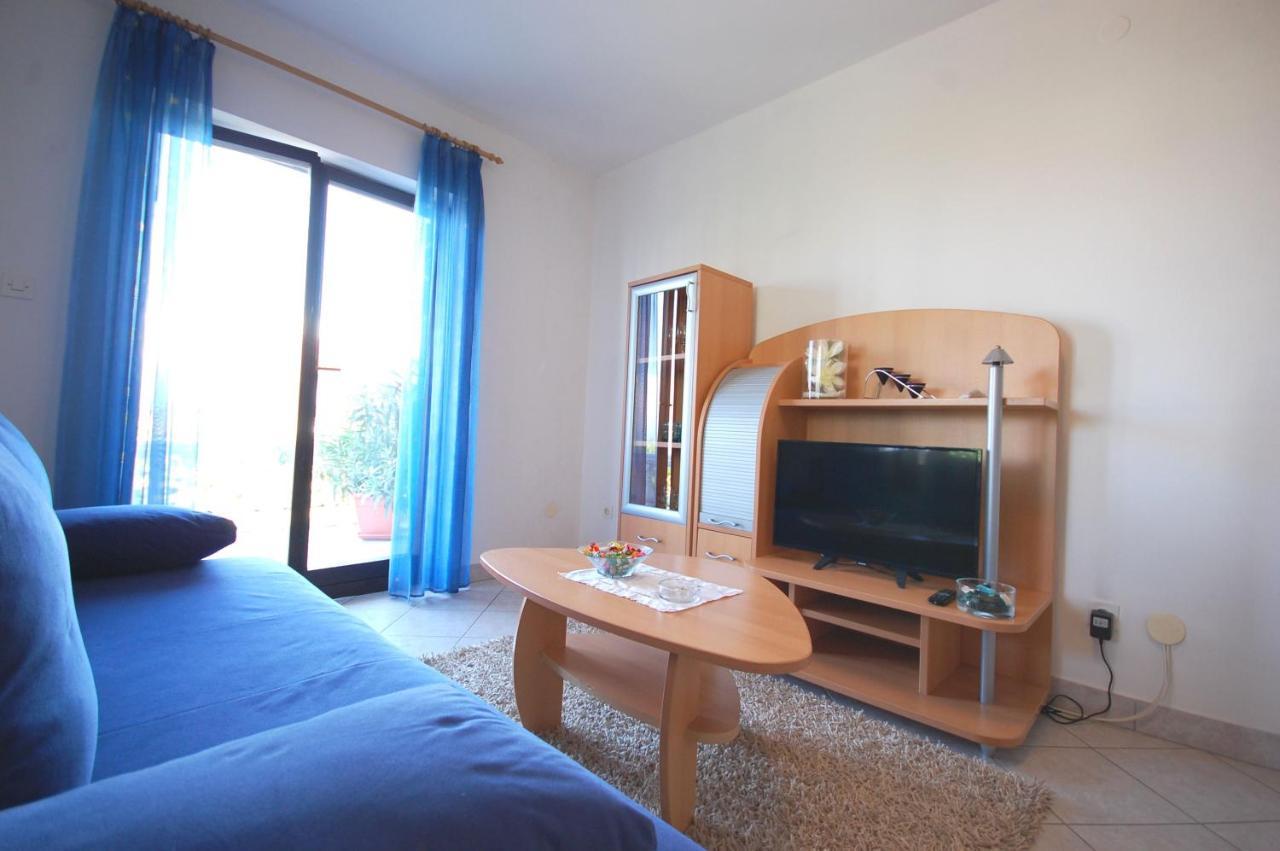 Apartments Andrea By El-Pi Tours นยีวีเซ ภายนอก รูปภาพ