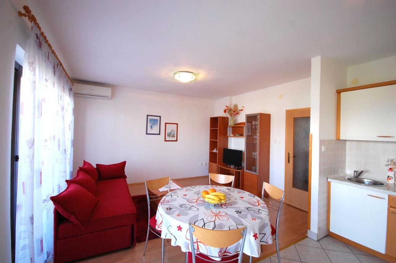 Apartments Andrea By El-Pi Tours นยีวีเซ ภายนอก รูปภาพ